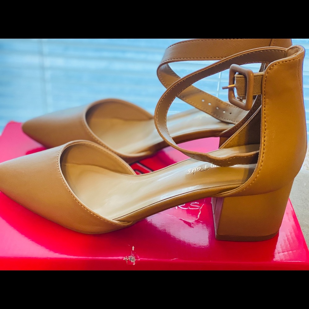 DREAM PAIRS Women's Low Heel Pumps..Brand New !